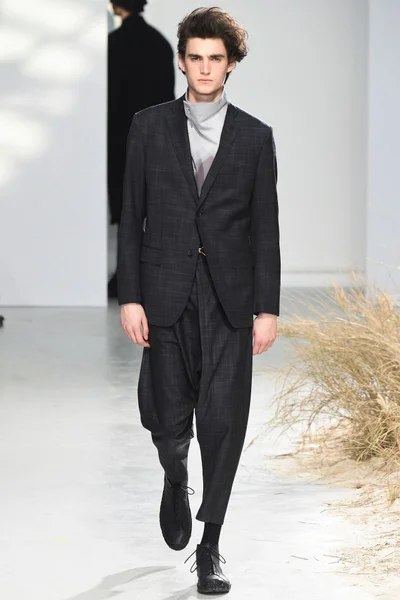 Look 30